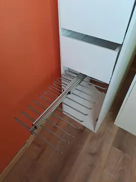 Meuble de rangement blanc à tiroir pour vêtements