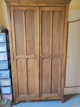 armoire en bois massif