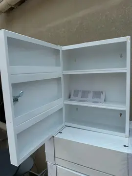 Armoire à pharmacie