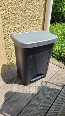 poubelle à pedale