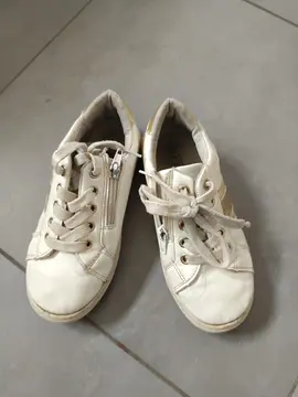 Basket blanche et dorée T33