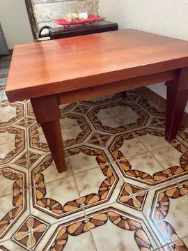 table en bois basse carrée