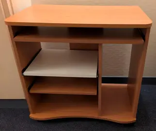 Bureau informatique sur roulettes avec 3 étagères