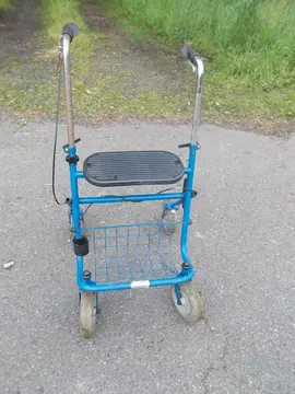 déambulateur 4 roues