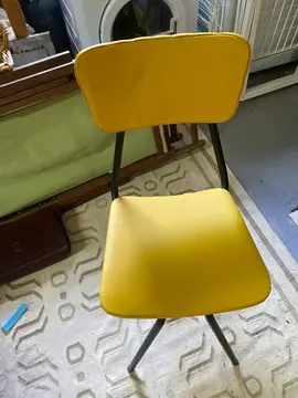 chaise métal dessus Skaï jaune