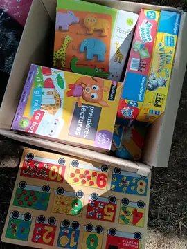 lot de puzzle et de jeux pour enfants
