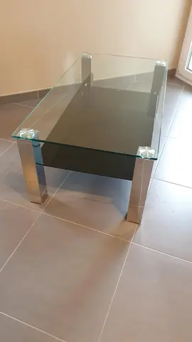 table basse en verre et métal
