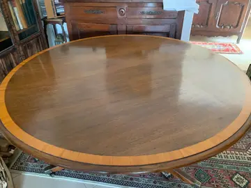 Table ronde style anglais fin XIXe, plateau en acajou et filet en citronnier