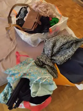 Lot de chaussures et vêtements