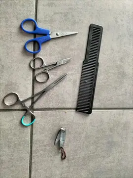 ciseaux coiffure et ongles