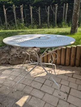 Table de jardin en métal