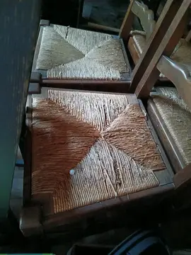 chaise en bois et paille