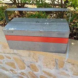 Caisse à outil métallique