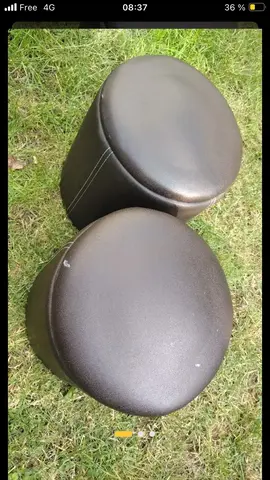 2 poufs simili cuir
