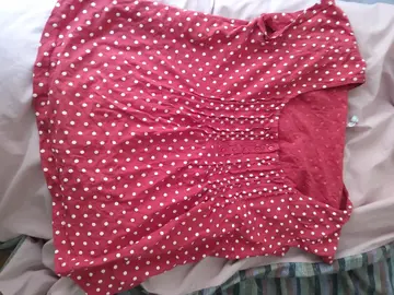 t-shirt pois rouge de taille