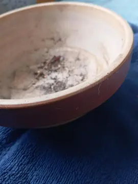 Réserver......bol en grès ayant servi de cache pot
