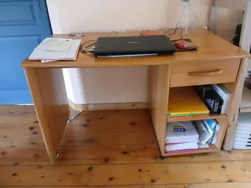 bureau bois...1 étagère et 1 tiroir