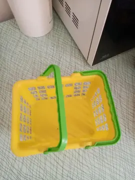 Petit Panier en plastique pour la Dinette.