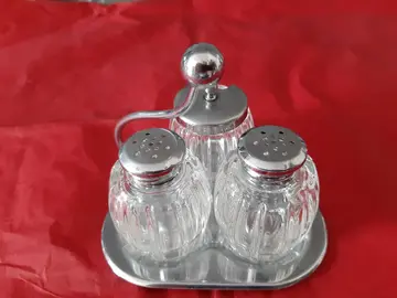 salière poivrière pot à moutarde