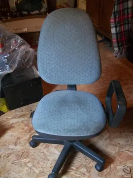 fauteuil sur roulettes