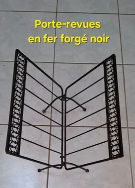 Porte-revues en fer forgé noir
