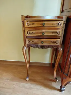Petit meuble à tiroirs