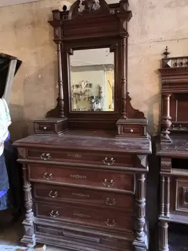 Grande commode style Henry II