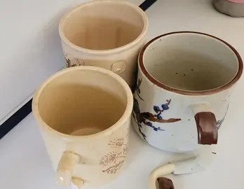 trois tasses