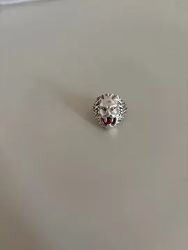 bague en tête de lion
