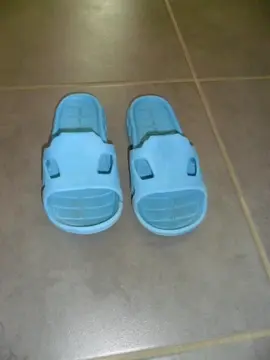 claquette bleu 29