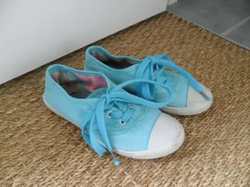chaussures / basket toile 33