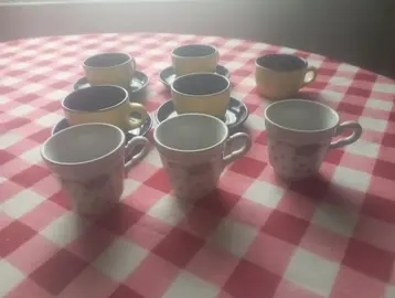 tasses à café et coupes de glace