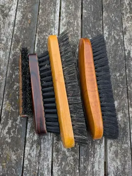 4 brosses à tissus