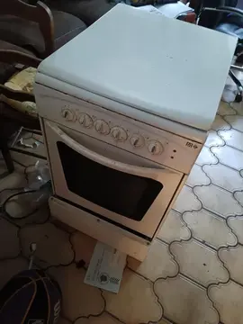 frigo et cuisinière électrique