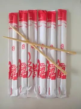 Paires de baguettes en bois
