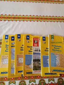 lot de cartes routières