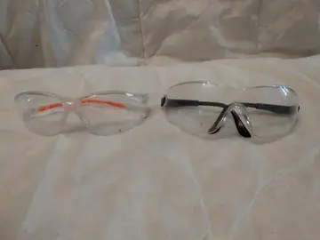 2 paires de lunettes de protection