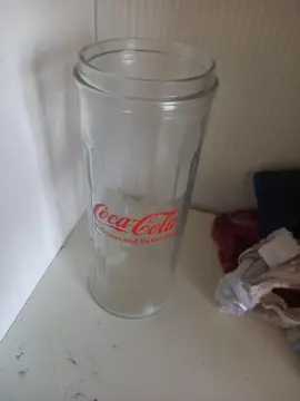 pot en verres coca colas sans couvercle pour les pailles