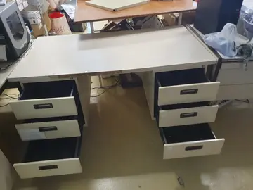 BUREAU METALLIQUE