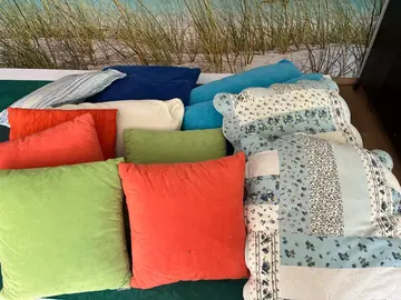 lot d’une quinzaine de coussins