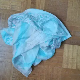 Foulard léger transparent 85x85cm