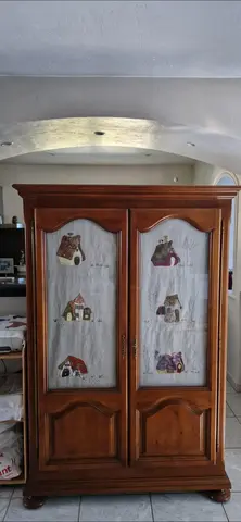 URGENT : A donner Armoire en merisier massif