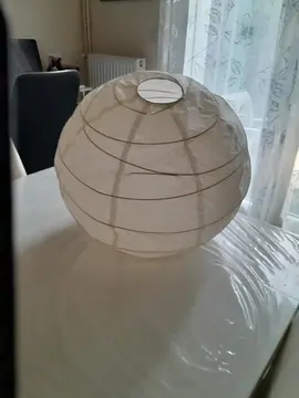 Lustre en papier.