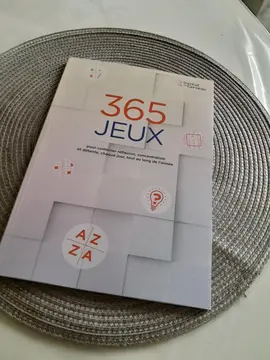 Livre neuf jeux de réflexion.
