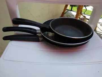 3 poêles