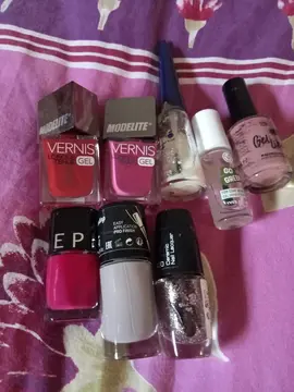 Lot d 8 vernis