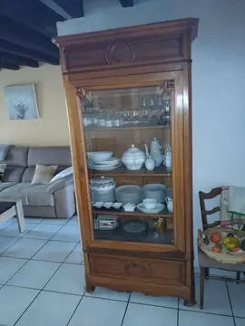 Armoire vaisselier avec vitre biseautée