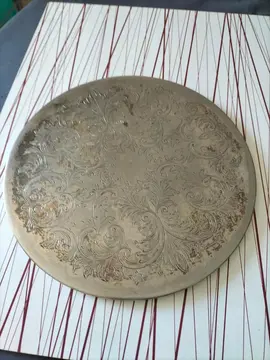 ancien sous plat en métal