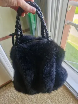 sac à main fourrure noir