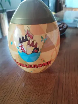Boîte forme œuf vide